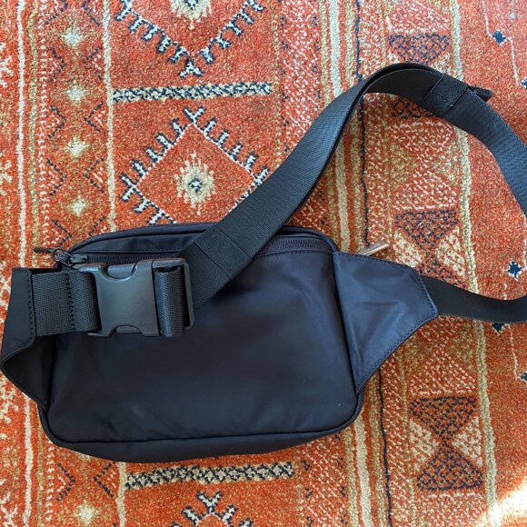 Lululemon Everywhere Belt Bag Large 2L - Picture 4 of 5